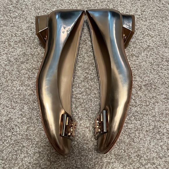 Gold Tory Burch flats with mini heel - Picture 4 of 7